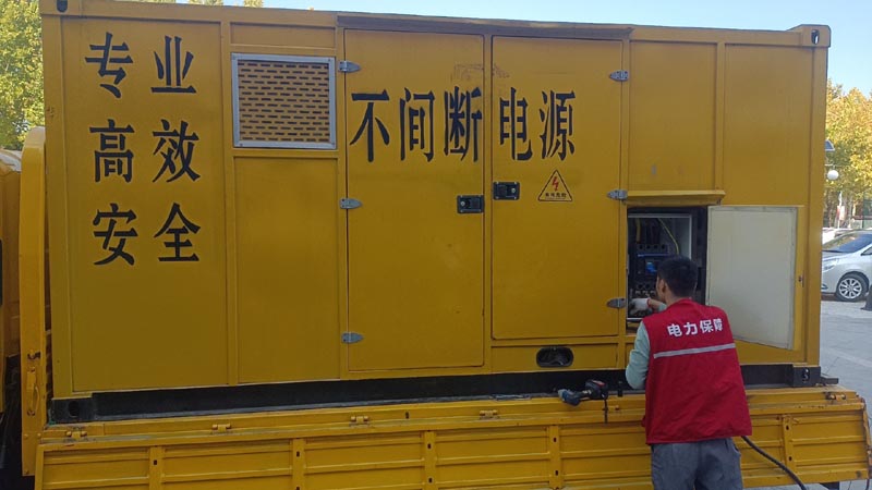 桦川柴油发电机组和UPS电源配合使用时，如何避免切换过程中的电力中断？